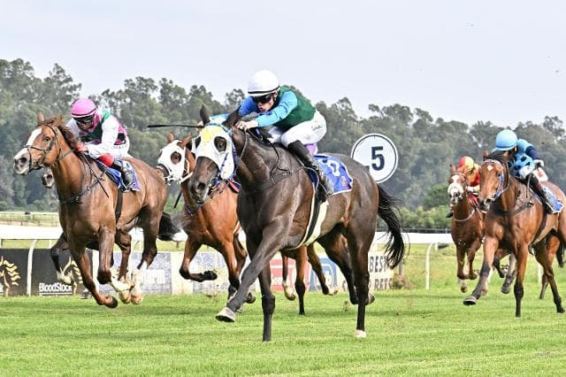 Drumnadrochit wins her first handicap