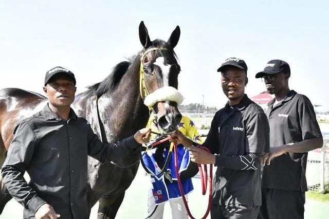 Runner comments, Trf 19/4; HWB Grey 20/4; HWB Scott 23/4; Trf 24/4