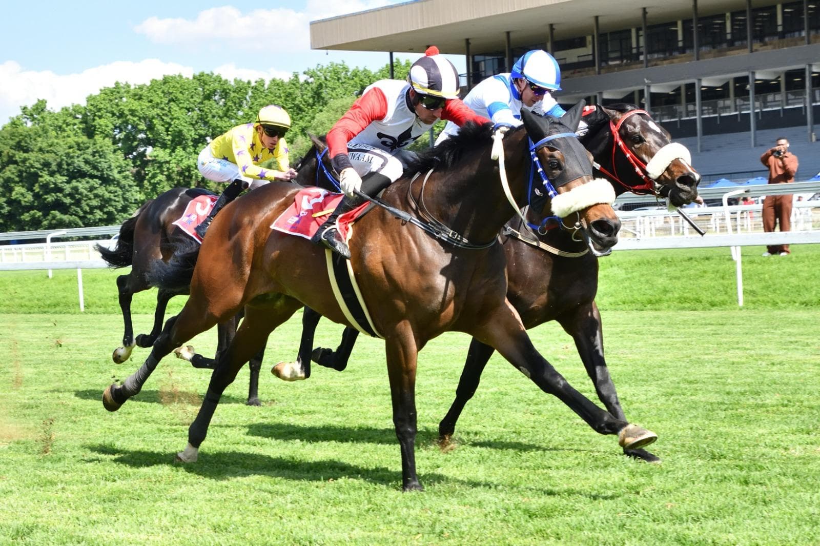 Two runners at the Vaal, 29 October 2026