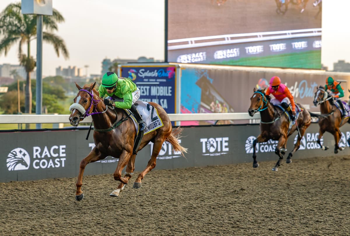 Two fillies exit the Maidens