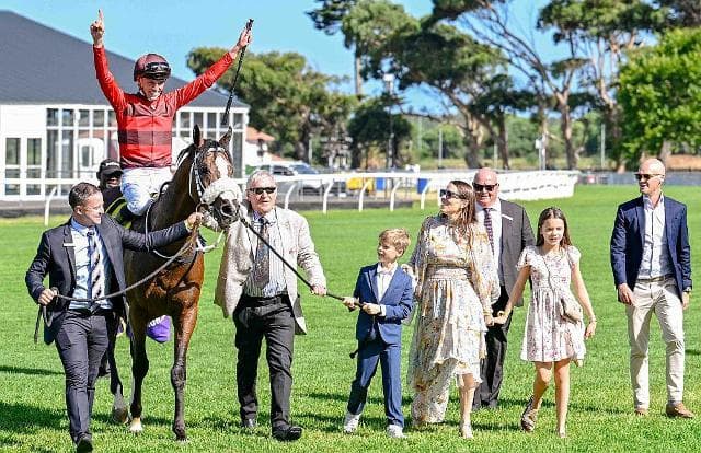 Jan Van Goyen brushes aside his Guineas rivals